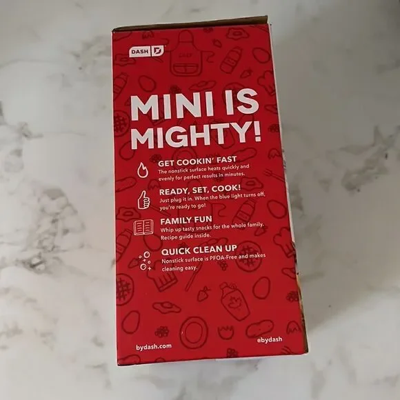 DASH Mini waffle Maker NWT - Picture 3 of 4